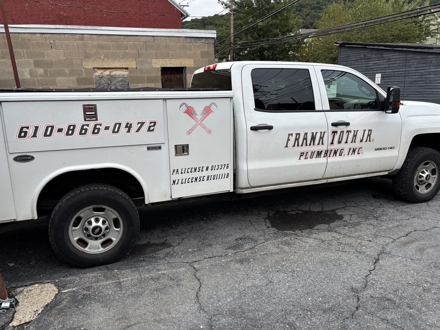 Frank Toth Jr. Plumbing service truck with the company name and office phone number